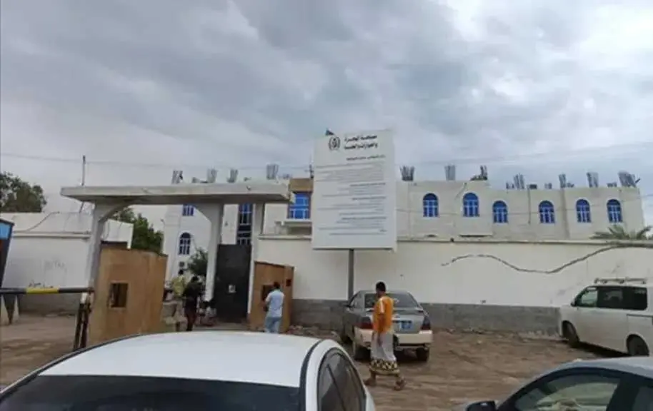 عدن.. فرع الهجرة والجوازات بخورمكسر يعلن الوصول إلى “المعاملة صفر” في استكمال الجوازات