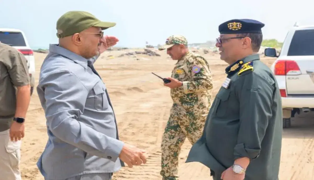 شاهد | طارق صالح في ساحل المخا.. ويصدر توجيهات صارمة