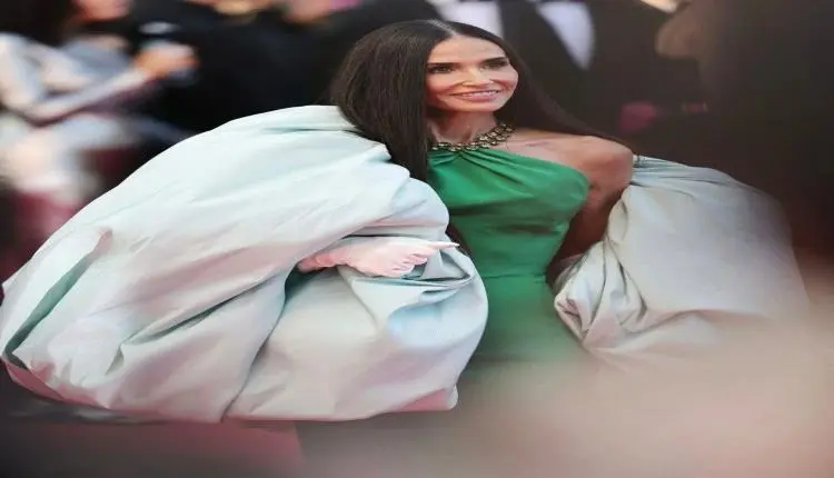 ​خاطفة للأضواء كالعادة.. ديمي مور تكتسح التريند بـ...