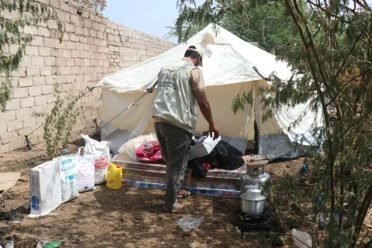 خلية الأعمال الإنسانية تستجيب لأسرة نازحة بعد احتر...