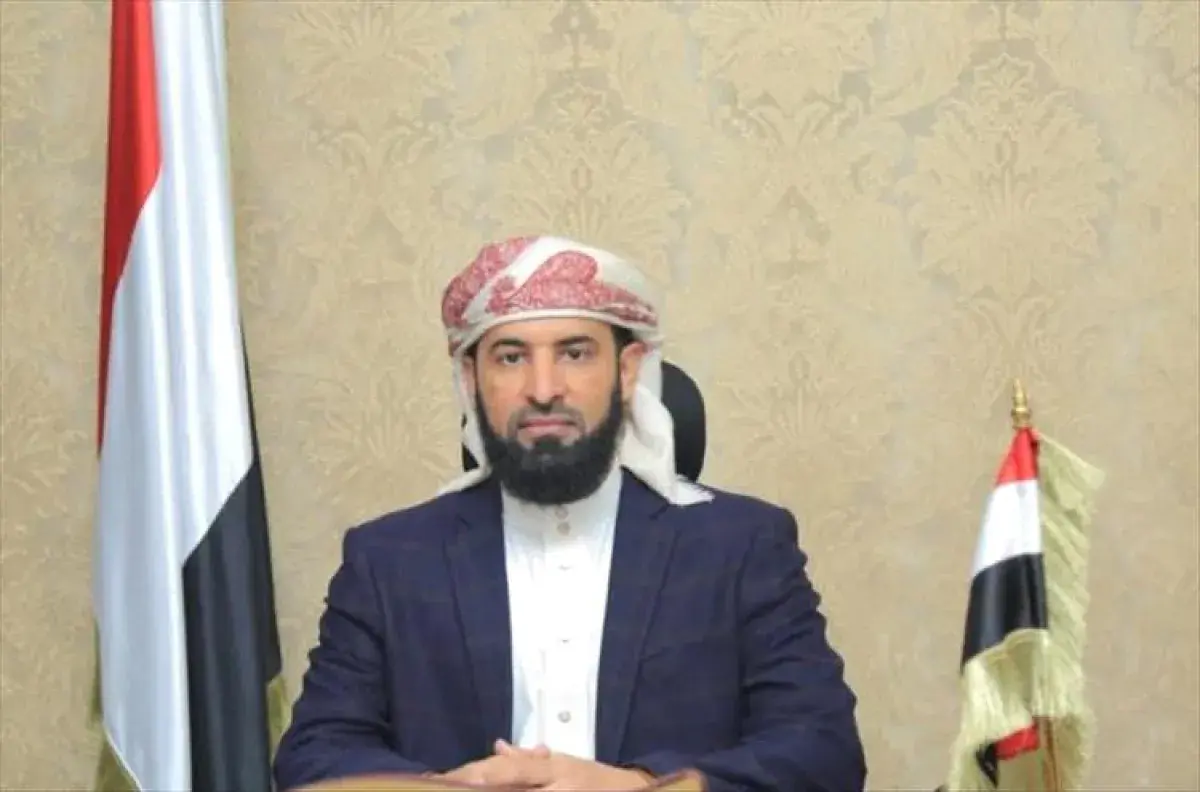 محافظ أبين يوجه بصرف حافز مالي لعمال النظافة والتح...