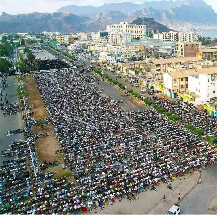 خطباء العيد في عدن يخصصون جانباً من خطب الأضحى للح...
