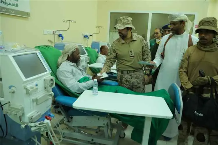 قائد قوة التحالف بالمهرة ووكيل أول محافظة المهرة ي...