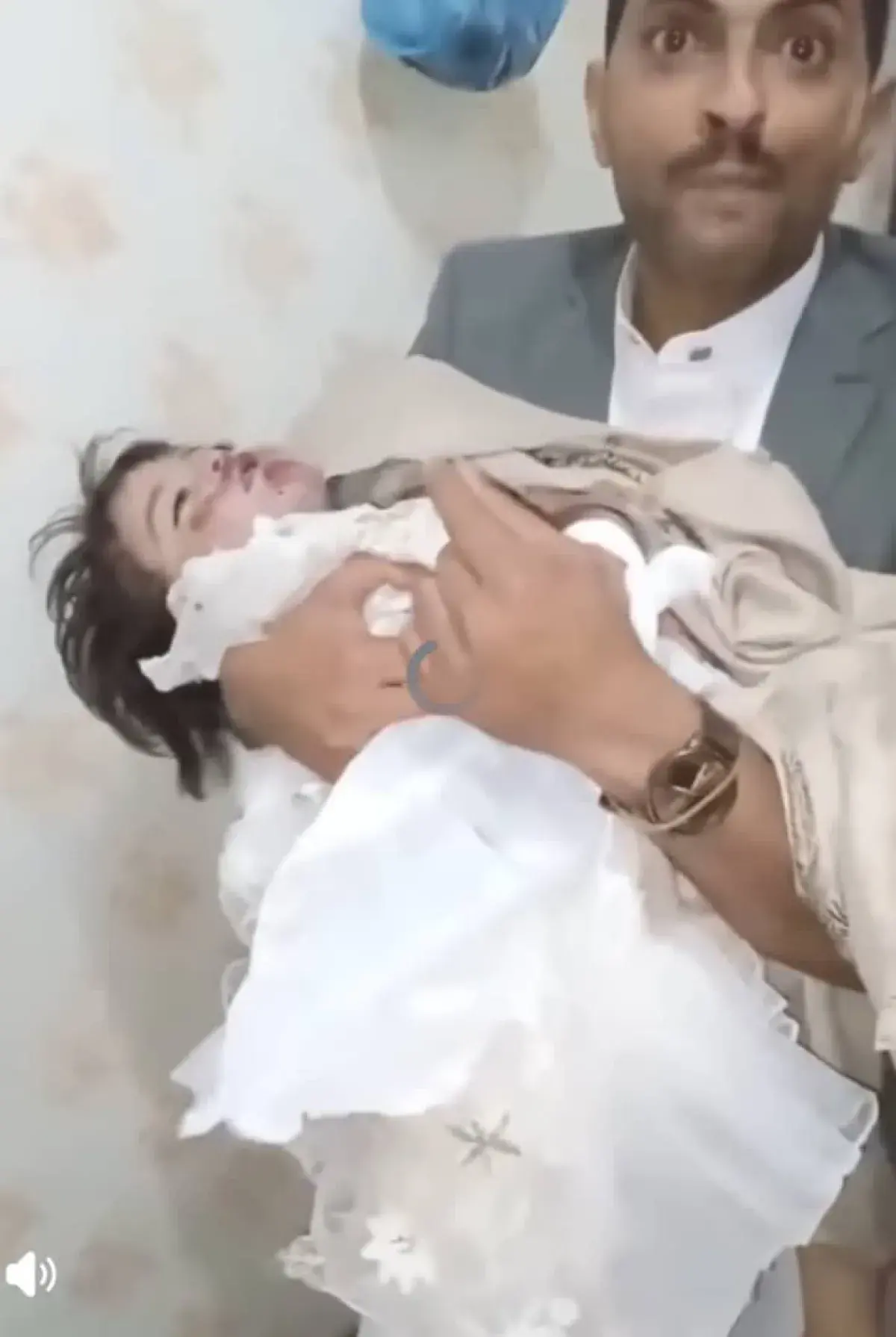 وفاة طفلة في مستشفى بعمران واتهامات بالإهمال الطبي