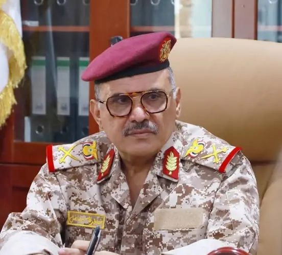 قائد محور تعز يؤكد رفع الجاهزية القتالية ويؤيد دمج...