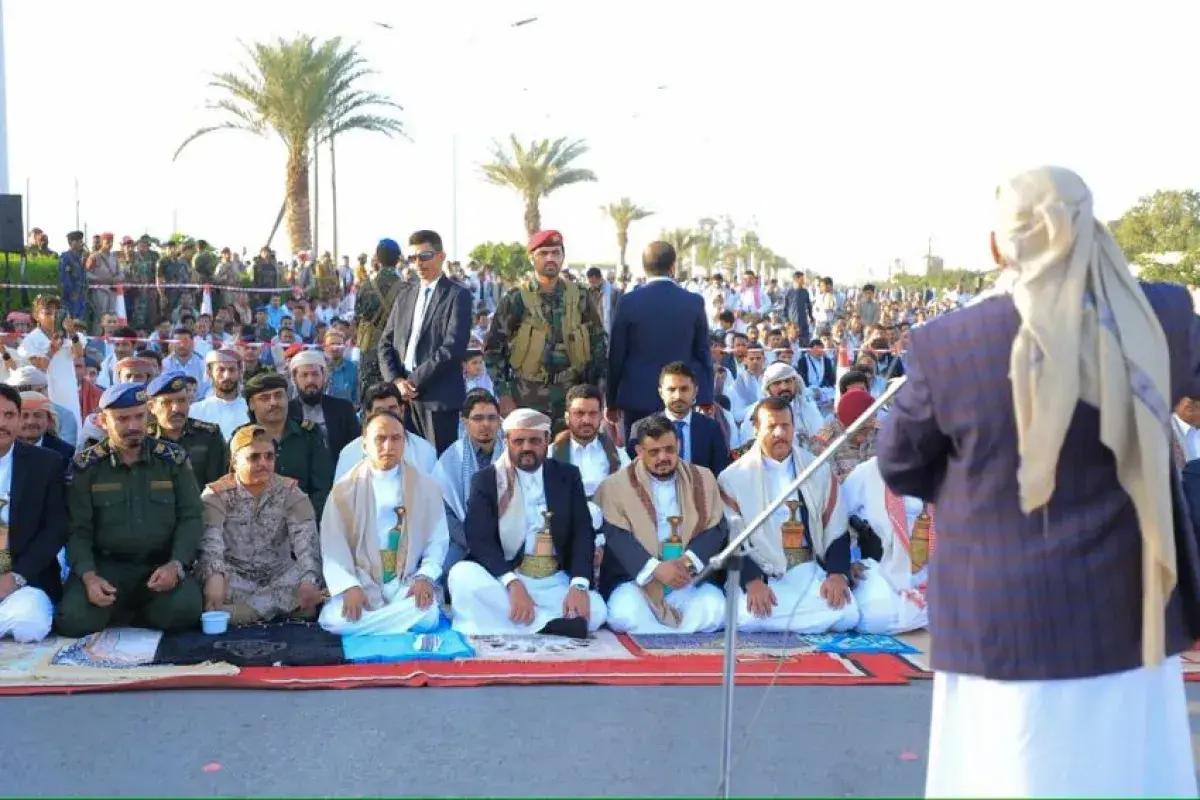 العرادة يؤدي صلاة العيد بمأرب ويشدد على التلاحم ال...