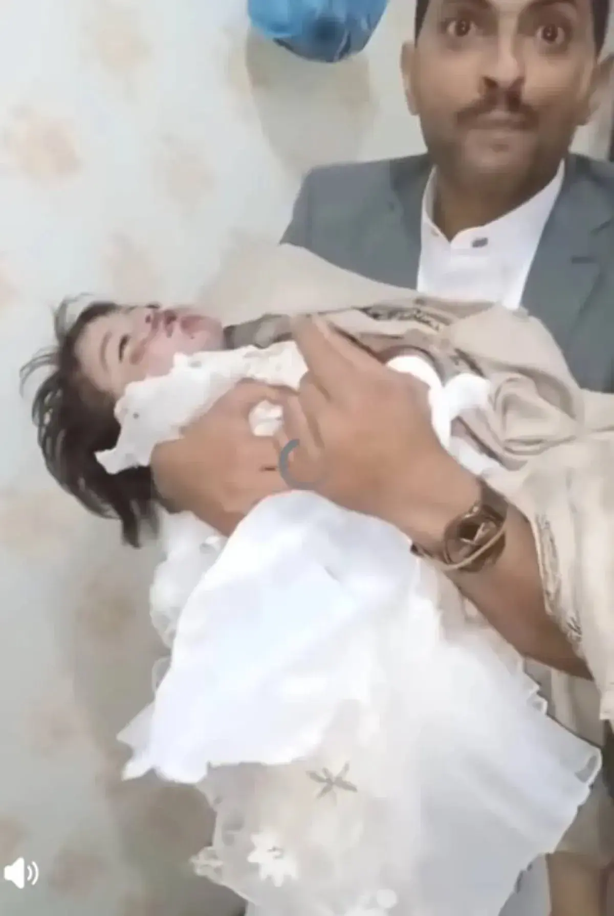 بسبب "الإهمال الطبي".. وفاة طفلة في عمران تحوّل قض...