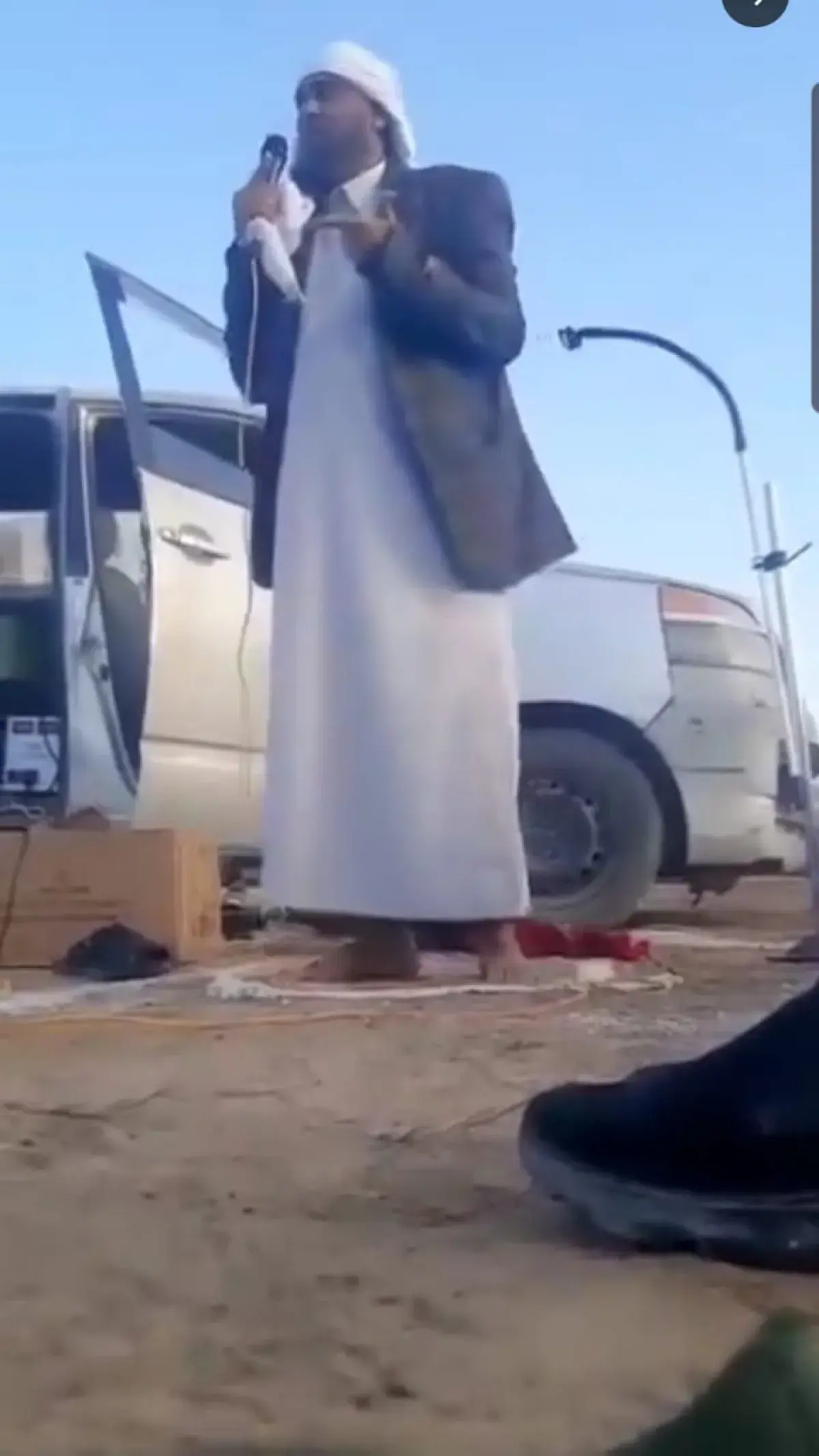 خطيب العيد في مأرب: غياب المحافظ  سبب أزمات الوقود...