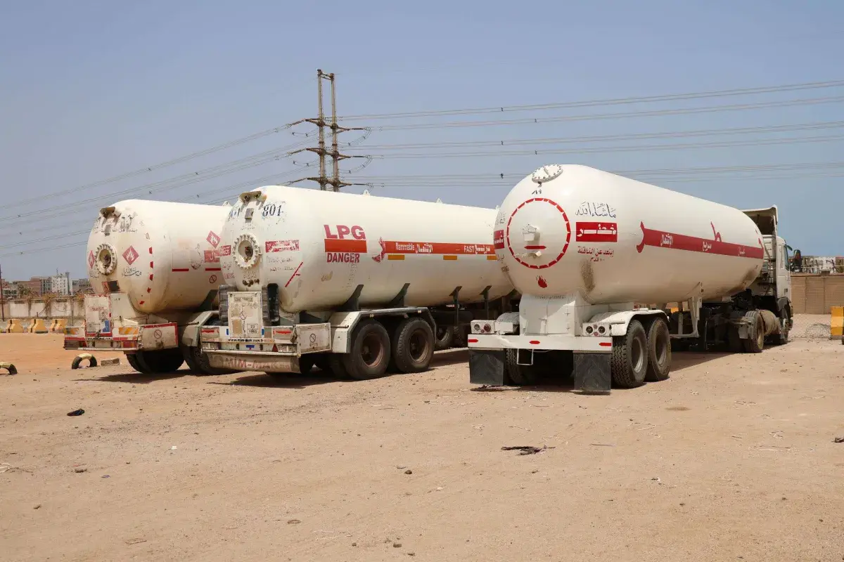 فساد يبتلع 5 قواطر غاز بعدن ومحطات تطالب بالتحقيق