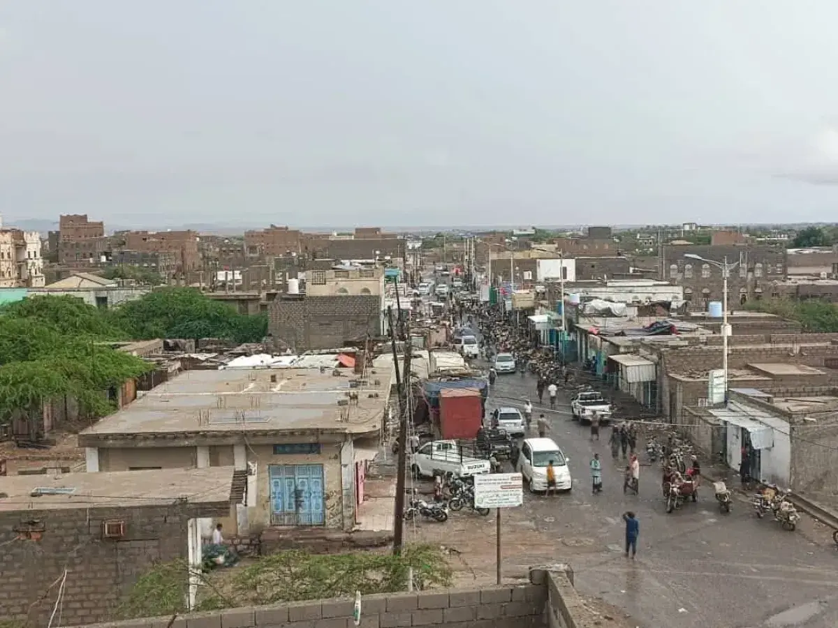 انقلاب باص على الطريق الساحلي بأبين يخلف 3 وفيات و...