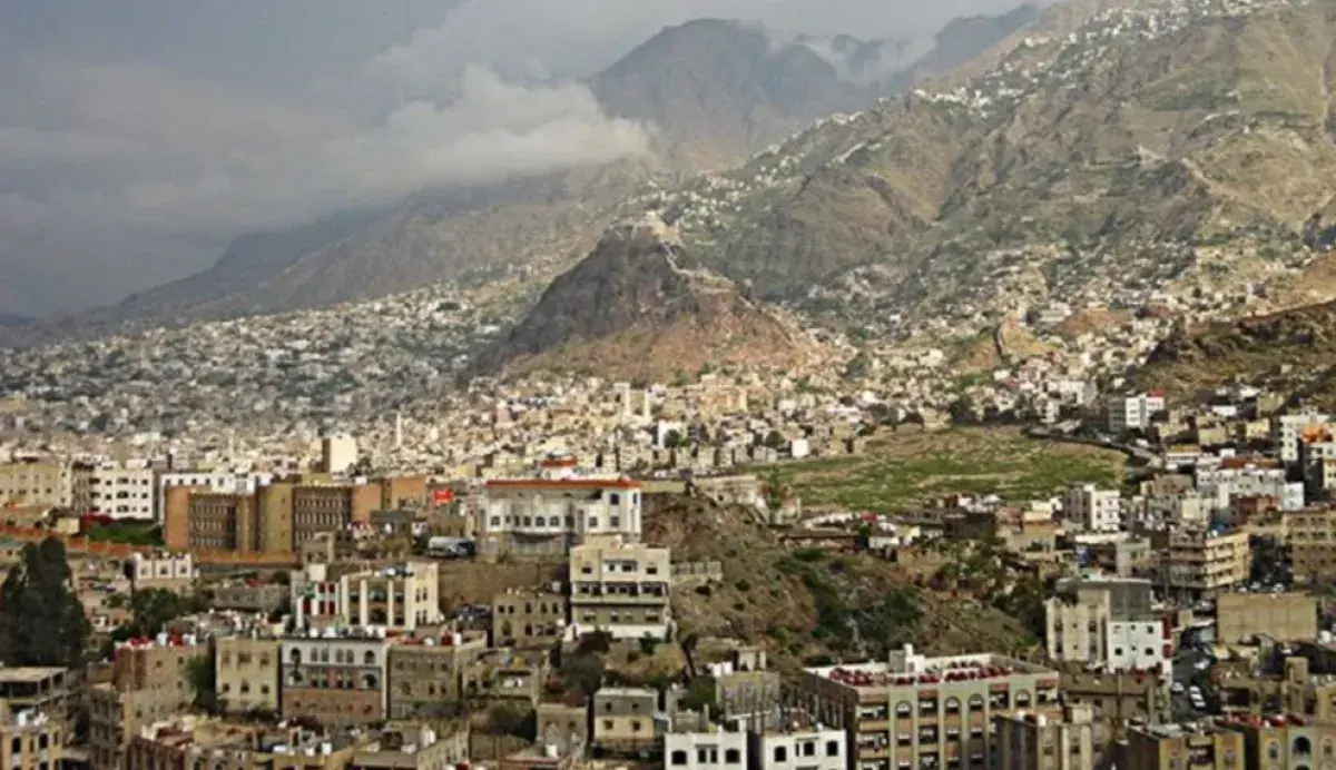 اتهامات بالتوزيع على أساس حزبي:  غضب واسع في تعز ب...