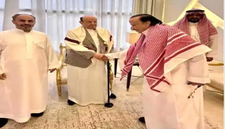 من العكاز إلى الرحيل الأخير.. كيف مهد ظهور "عيد الفطر" لنبأ وفاة الرئيس هادي؟