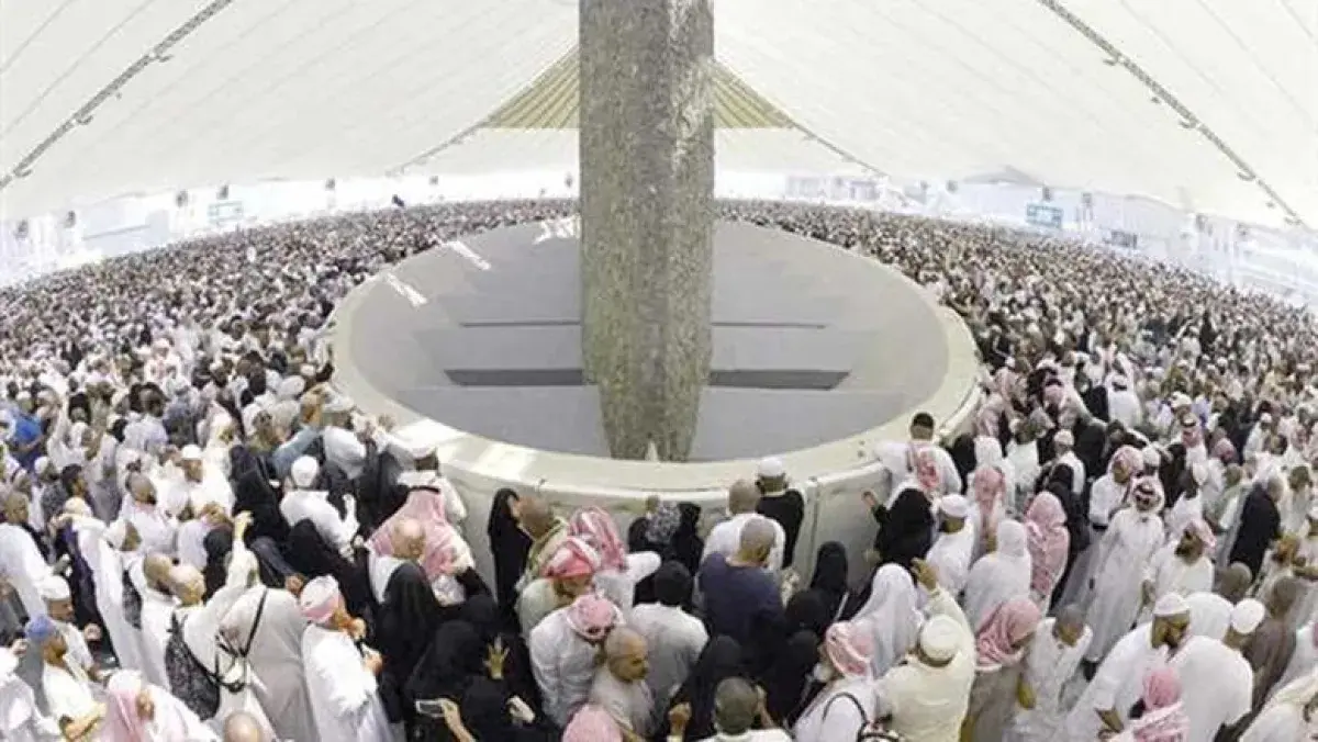 الحجاج يواصلون رمي الجمرات في ثاني أيام التشريق مع بدء التعجل