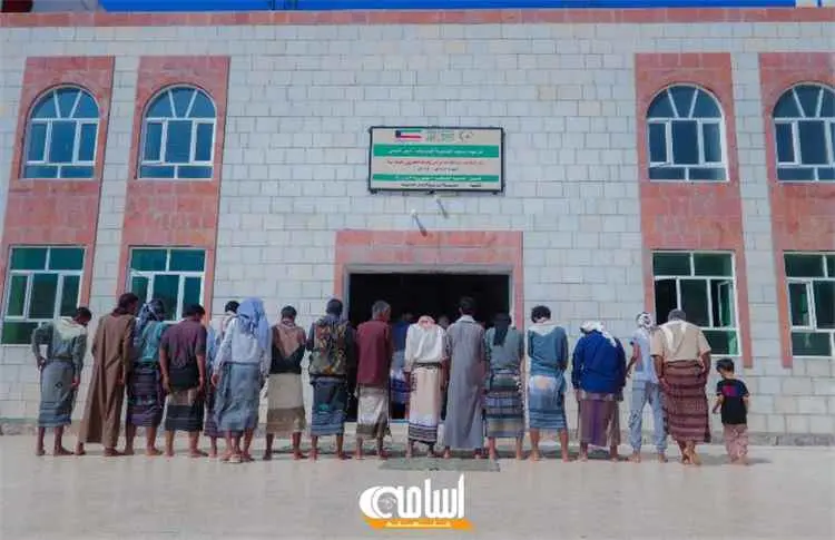 أبناء قبيلة المحاثيث يؤدون صلاة الغائب على روح فقي...