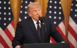 ترامب يعلن بدء رفع الحصار البحري عن إيران