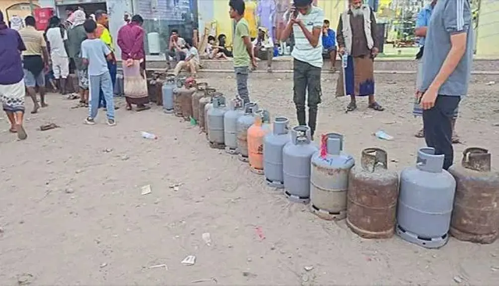 عيد بلا غاز.. الأسر في عدن بين طابور الانتظار وأسع...