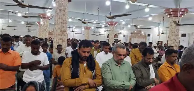 مساجد أبين تؤدي صلاة الغائب على روح الرئيس السابق...