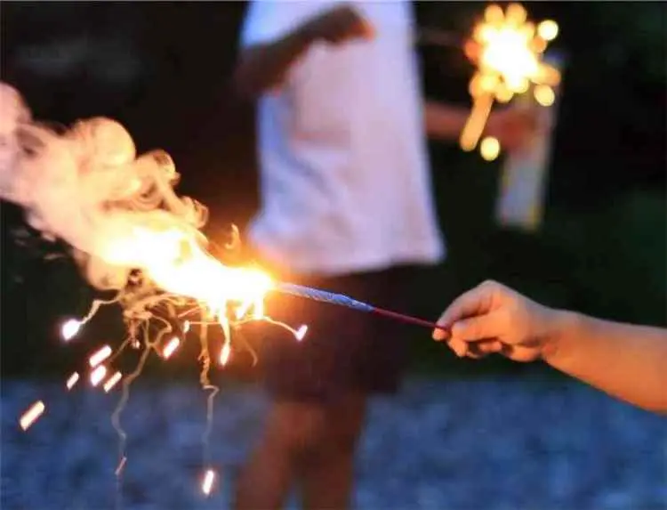 إصابات خطيرة بين الأطفال بسبب الألعاب النارية.. وم...