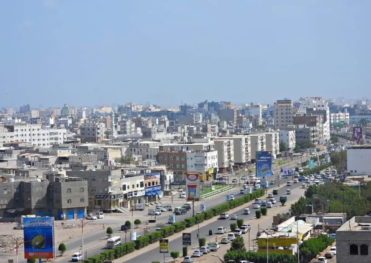 مسلحون يقتحمون قسم شرطة في عدن وسط اتهامات بمحاولة...