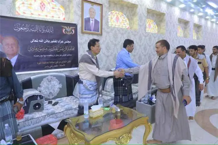 محافظ المهرة يستقبل جموع المعزين في وفاة الرئيس ال...