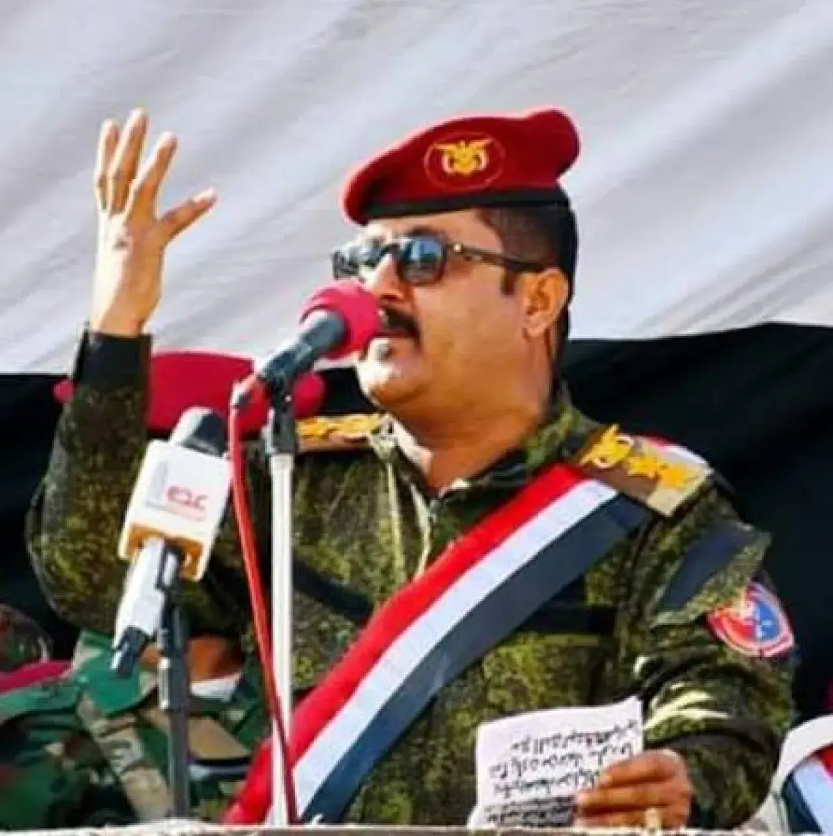نجاة قائد عسكري بارز وإصابة 5 من مرافقيه في هجوم ص...