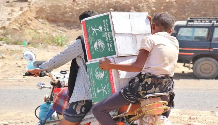 مركز الملك سلمان للإغاثة يوزّع (74) طنا من المواد...