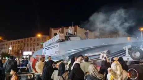 "27 رجب".. الحرس الثوري الإيراني يكشف عن زورق هجوم...