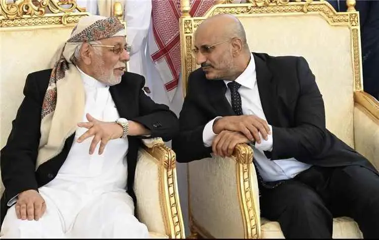لقاء بعد سنوات من القطيعة.. علي محسن وطارق صالح يجتمعان في عزاء الرئيس هادي بالرياض