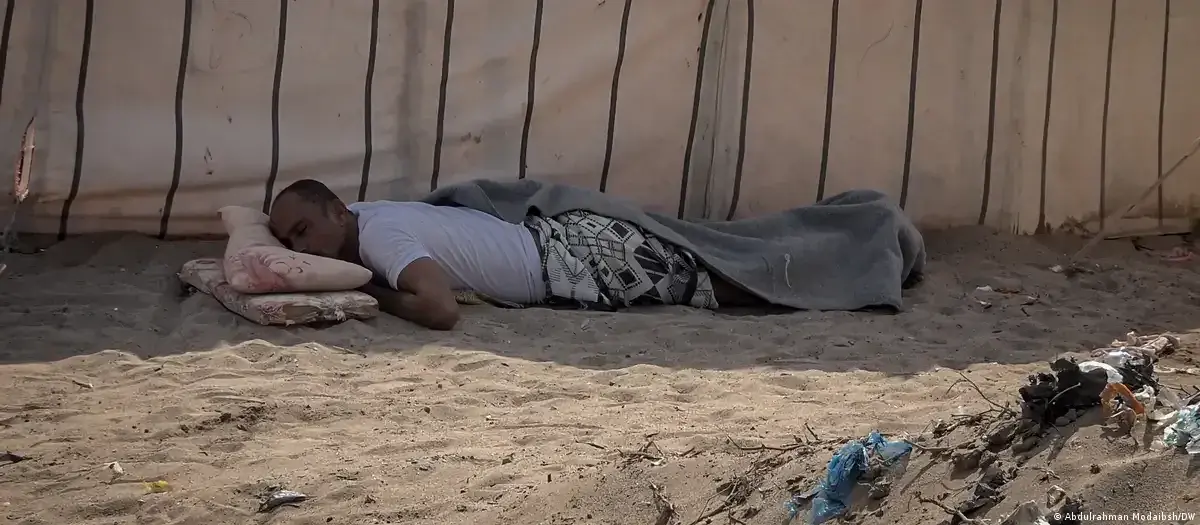 الحديدة تحت وطأة الحر: انقطاع الكهرباء يفاقم الأزم...