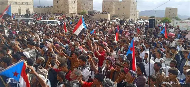 قلعة القارة تحتضن مهرجاناً تراثياً حاشداً بحضور سلطاني بني قاصد وبني مالك إحياءً لموروث يافع العريق