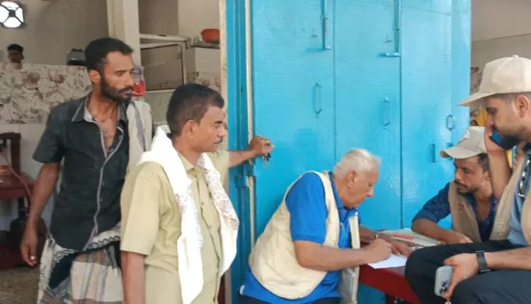 مكتب صناعة المنصورة بعدن يواصل حملته الرقابية لضبط...