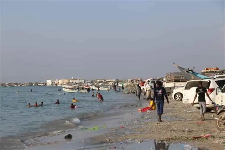 اختطاف أربعة صيادين يمنيين قبالة المخا ومصادرة قاربهم