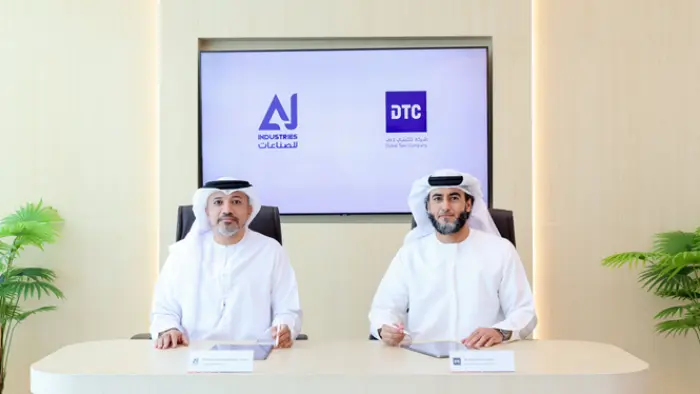 شراكة بين تاكسي دبي وإيه جيه لتطوير خدمات النقل ال...