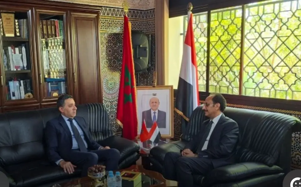 السفارة اليمنية بالرباط تستقبل المعزيين بوفاة الرئ...
