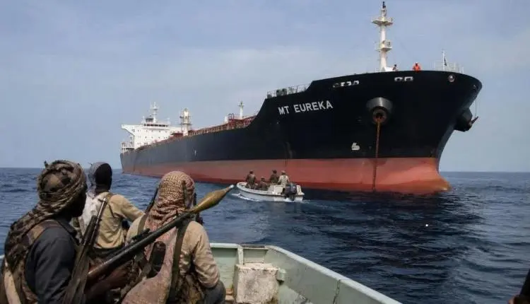 ايران تلوح بإغلاق باب المندب وهرمز وتجميد الاتصالا...