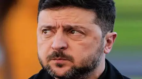 سفير بولندا السابق لدى أوكرانيا يعيد وسام "الاستحق...