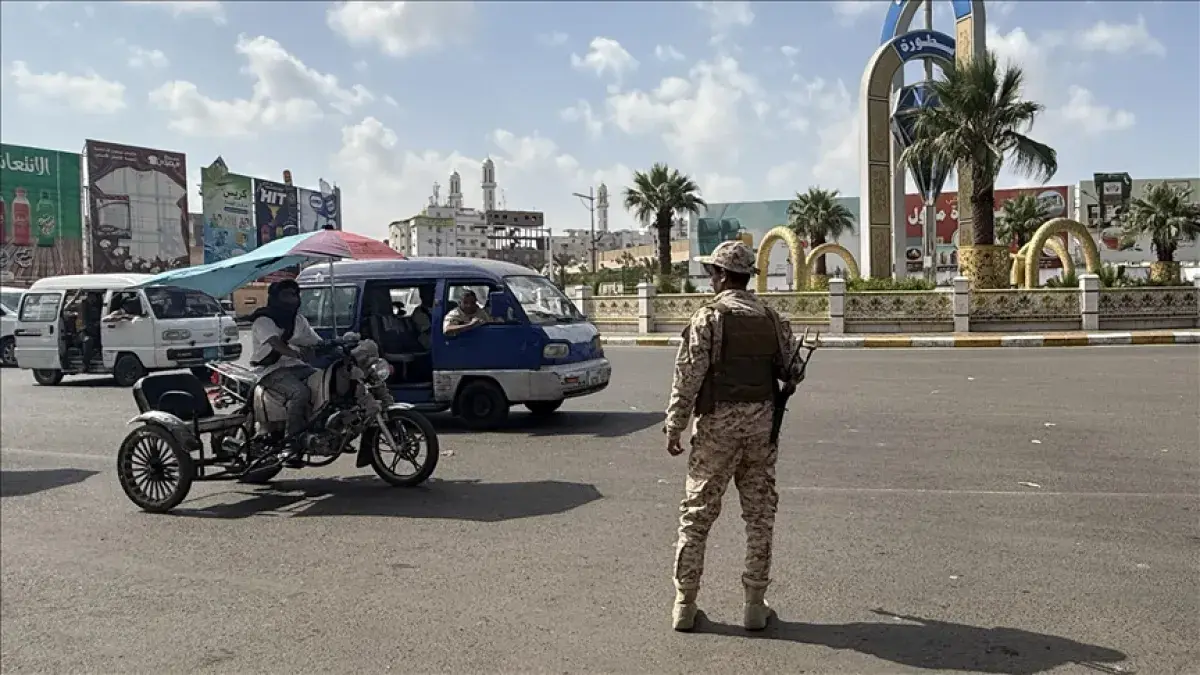 اللجنة الأمنية بعدن تقر إجراءات مشددة لضبط الدراجا...