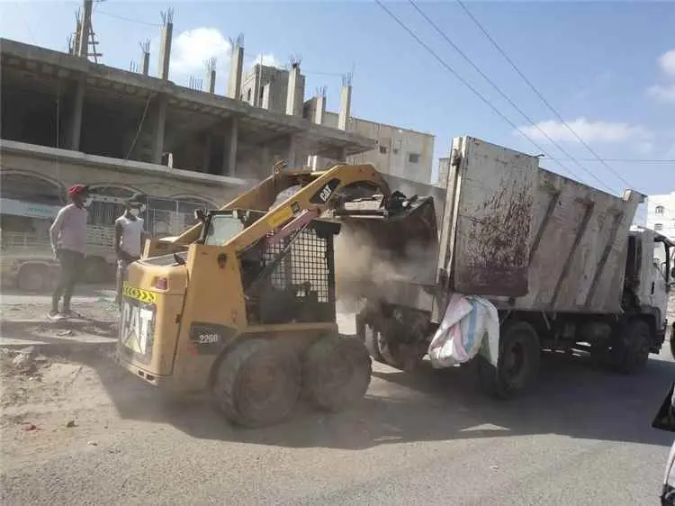 مدير مالية التعزية يشيد بجهود صندوق النظافة في رفع...