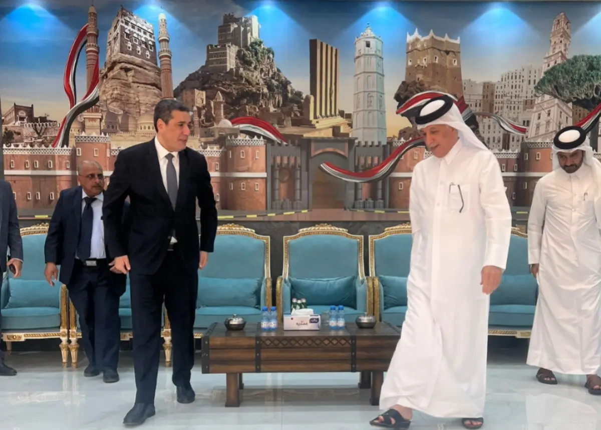 وزير الدولة للشؤون الخارجية القطري يقدم واجب العزا...