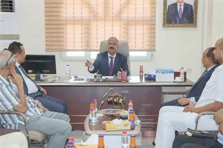 وزير النقل يتفقد سير العمل بالهيئة العامة للشؤون ا...