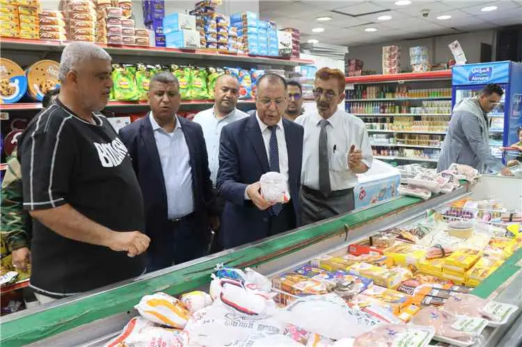 وزير الصناعة والتجارة يؤكد على الانضباط الوظيفي وم...