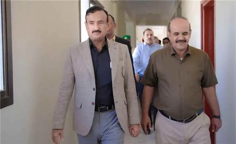 محافظ شبوة وعدد من الوكلاء يدشنون العمل عقب اجازة العيد