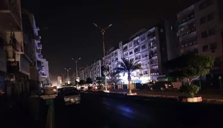 عدن تغلي جراء استمرار أزمة الكهرباء.. ودعوات نسائي...