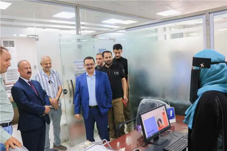 وزير النقل يتفقد مستوى الانضباط الوظيفي بديوان الو...