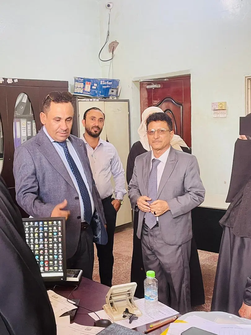 رئيس هيئة النقل البري يتفقد الانضباط الوظيفي في المركز الرئيسي وفرع عدن بعد إجازة عيد الأضحى المبارك