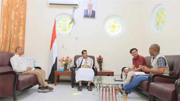 وكيل مأرب يؤكد أهمية دور برنامج الأغذية العالمي في...