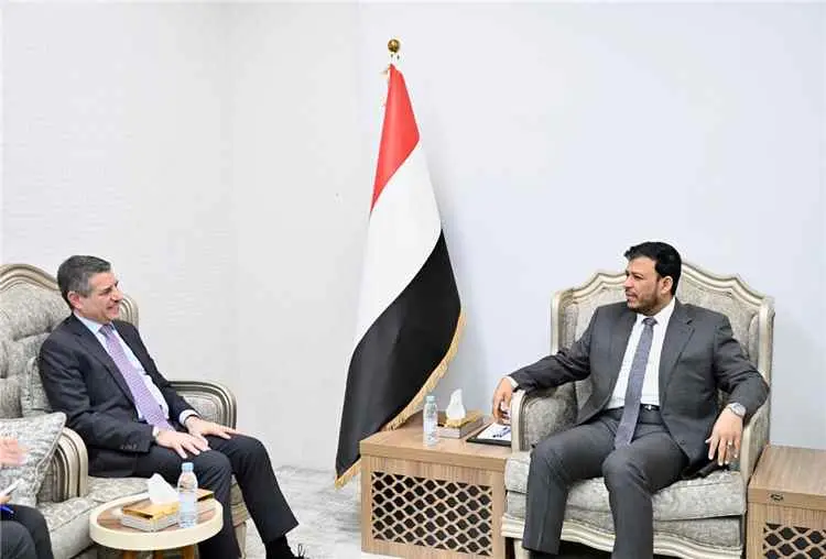 الدكتور عبدالله العليمي يلتقي السفير الأمريكي بمنا...