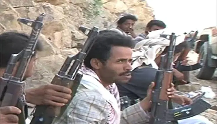 شخص يقتل شقيقه بالرصاص شمال صنعاء ويصدم أبناء المن...