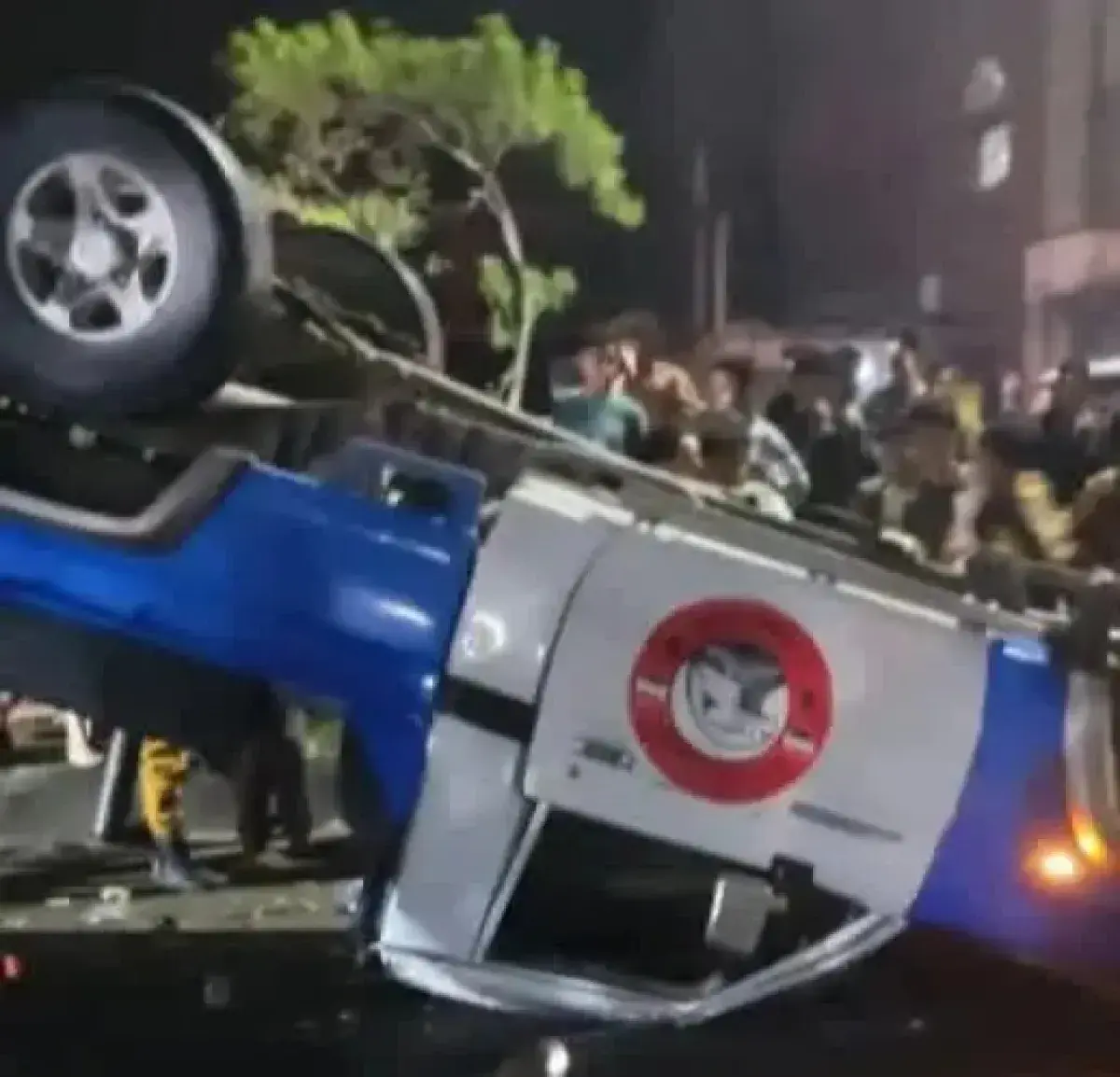 وفاة جندي وإصابة ثلاثة اخرين في انقلاب طقم تابع لل...