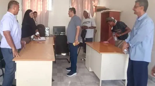 الداؤودي يشيد بالتزام موظفي المكاتب التنفيذية بالم...